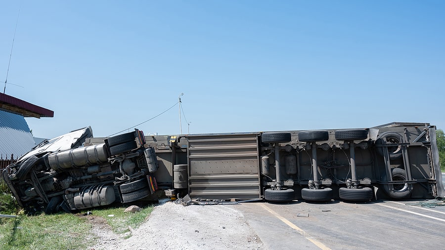 What A Phoenix Lawyer Can Tell You About Truck Rollovers
