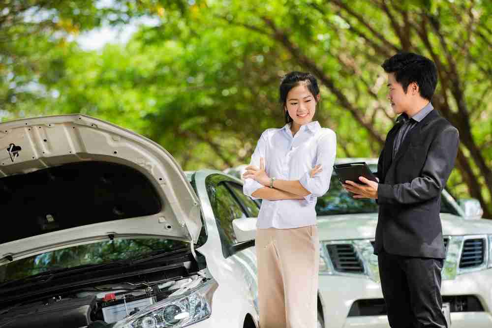 How to Deal with Insurance Adjuster After a Car Accident?